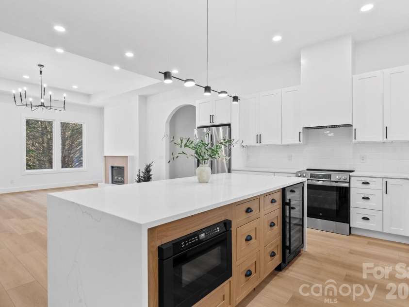 5 Trevs Way, Fletcher, NC 28732.  MLS# CAR4337019, YatesRealty ID 4641. 