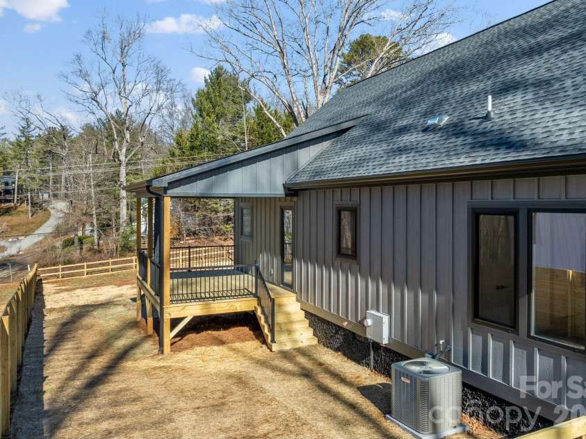 5 Trevs Way, Fletcher, NC 28732.  MLS# CAR4337019, YatesRealty ID 4641. 