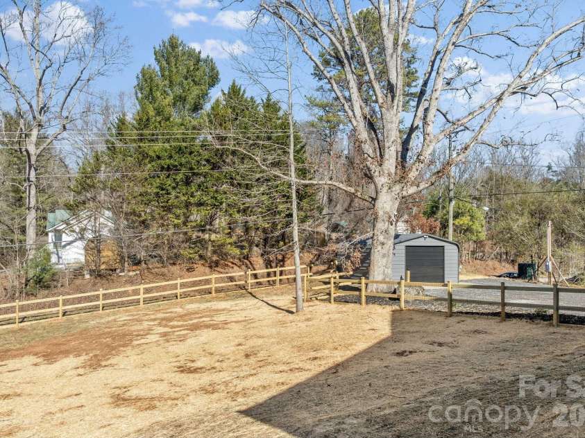 5 Trevs Way, Fletcher, NC 28732.  MLS# CAR4337019, YatesRealty ID 4641. 