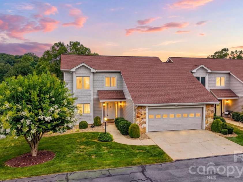 3823 ROCK BRIDGE Drive, Conover, NC 28613.  MLS# CAR4417507, YatesRealty ID 46411. 