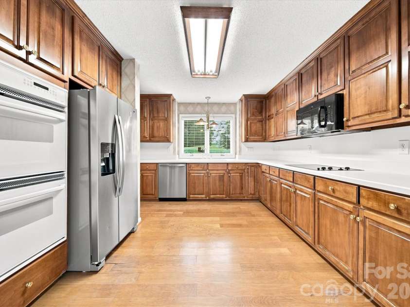 3823 ROCK BRIDGE Drive, Conover, NC 28613.  MLS# CAR4417507, YatesRealty ID 46411. 