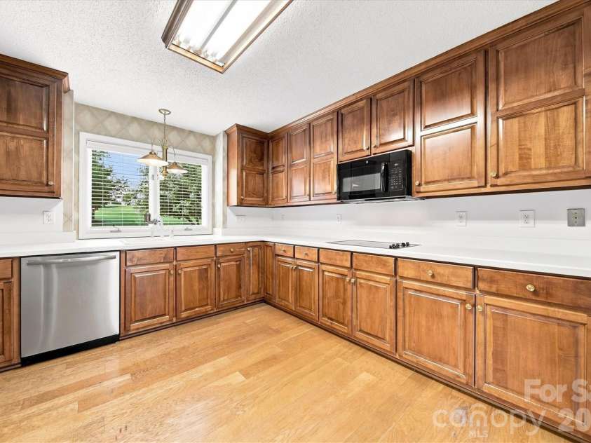 3823 ROCK BRIDGE Drive, Conover, NC 28613.  MLS# CAR4417507, YatesRealty ID 46411. 