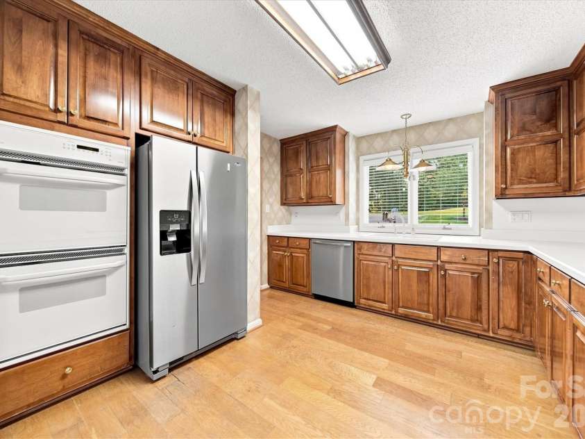 3823 ROCK BRIDGE Drive, Conover, NC 28613.  MLS# CAR4417507, YatesRealty ID 46411. 