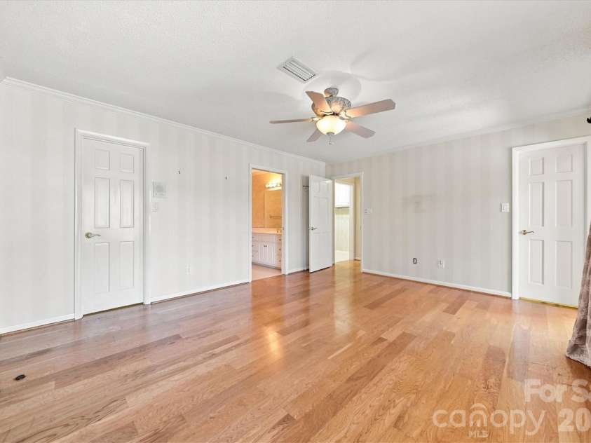 3823 ROCK BRIDGE Drive, Conover, NC 28613.  MLS# CAR4417507, YatesRealty ID 46411. 