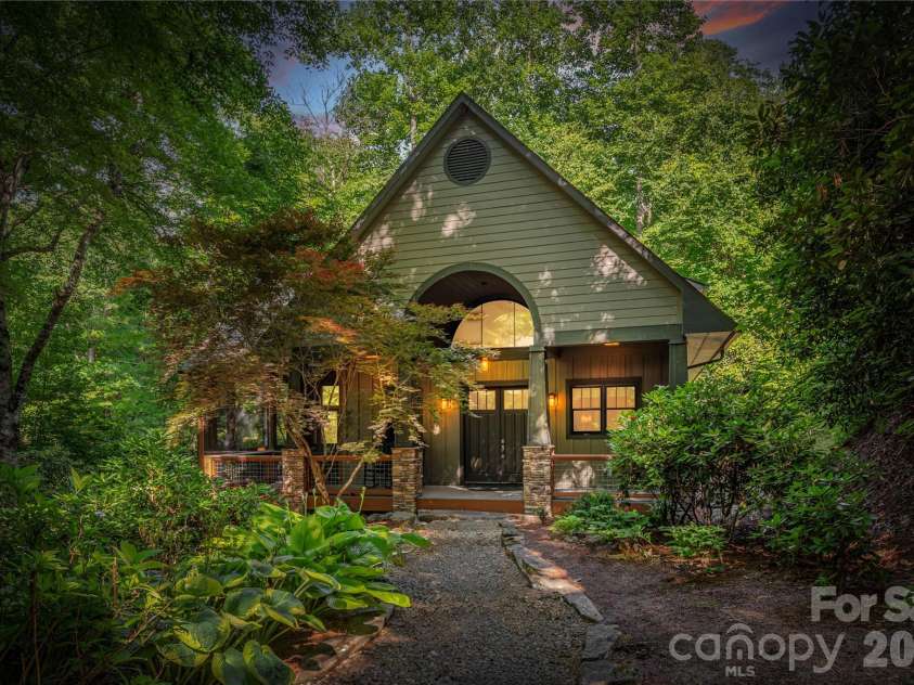 35 Flint Ridge Road, Bryson City, NC 28713.  MLS# CAR4410235, YatesRealty ID 46412. 