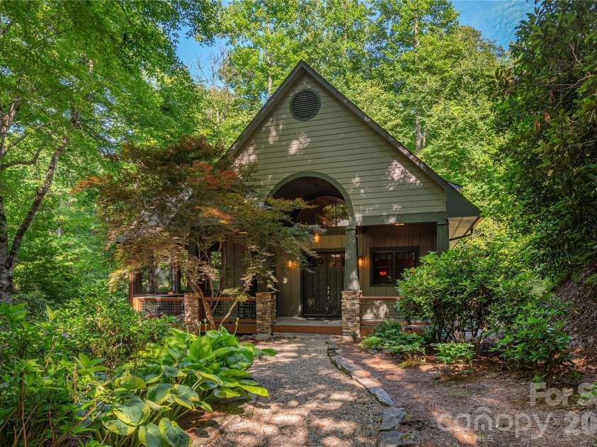 35 Flint Ridge Road, Bryson City, NC 28713.  MLS# CAR4410235, YatesRealty ID 46412. 