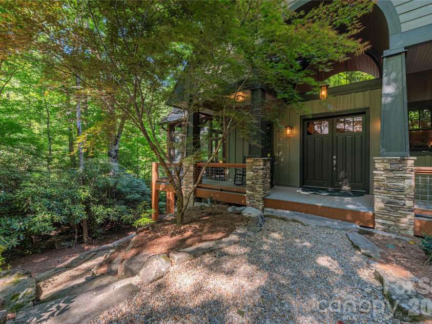 35 Flint Ridge Road, Bryson City, NC 28713.  MLS# CAR4410235, YatesRealty ID 46412. 