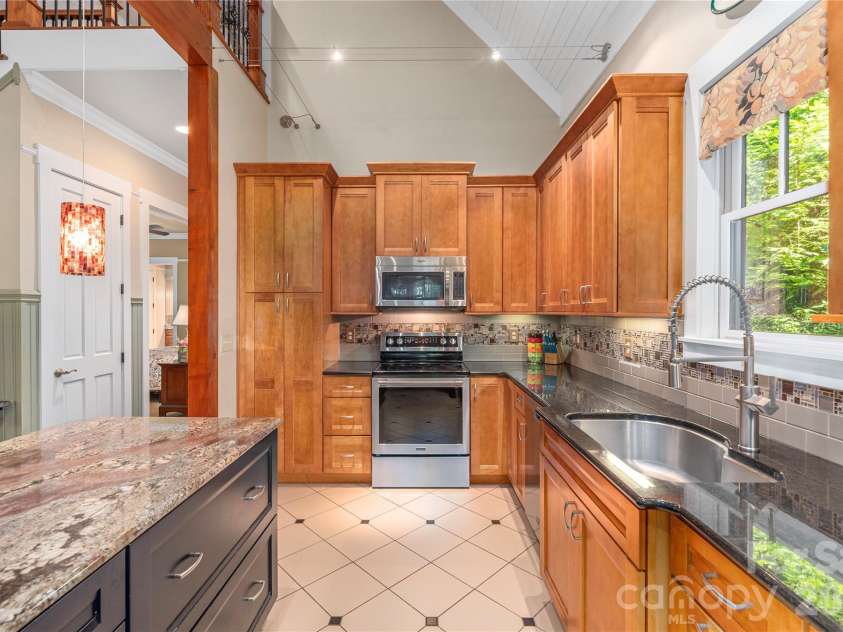 35 Flint Ridge Road, Bryson City, NC 28713.  MLS# CAR4410235, YatesRealty ID 46412. 