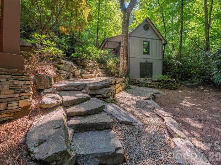 35 Flint Ridge Road, Bryson City, NC 28713.  MLS# CAR4410235, YatesRealty ID 46412. 