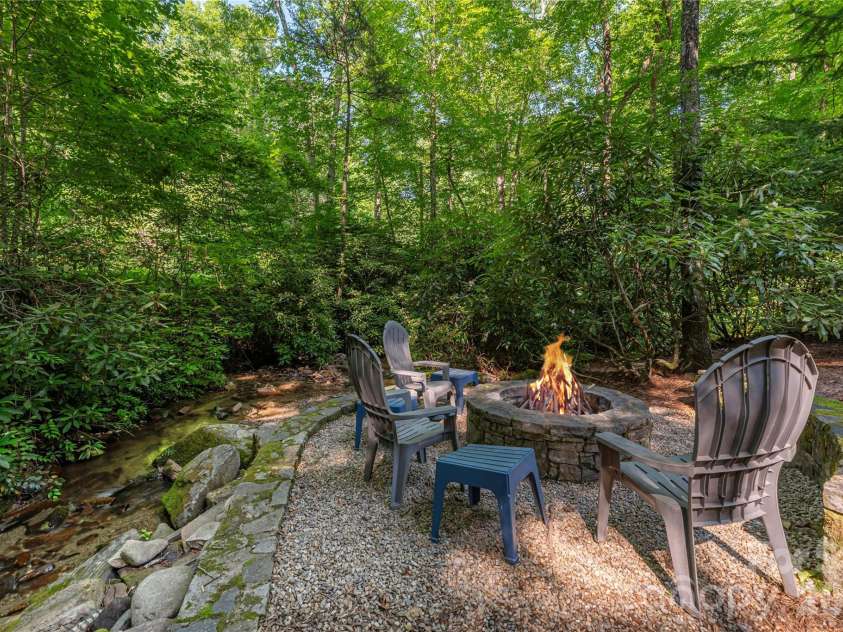 35 Flint Ridge Road, Bryson City, NC 28713.  MLS# CAR4410235, YatesRealty ID 46412. 