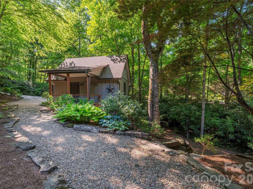 35 Flint Ridge Road, Bryson City, NC 28713.  MLS# CAR4410235, YatesRealty ID 46412. 