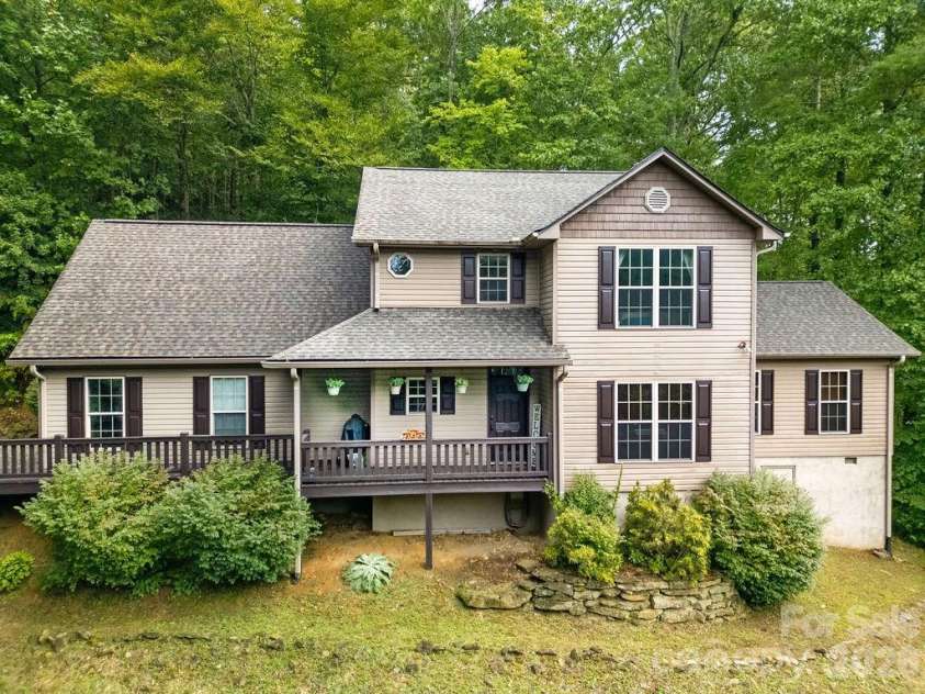 62 Pine Hill Drive, Brevard, NC 28712.  MLS# CAR4415644, YatesRealty ID 46413. 