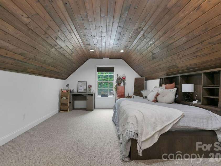 62 Pine Hill Drive, Brevard, NC 28712.  MLS# CAR4415644, YatesRealty ID 46413. 