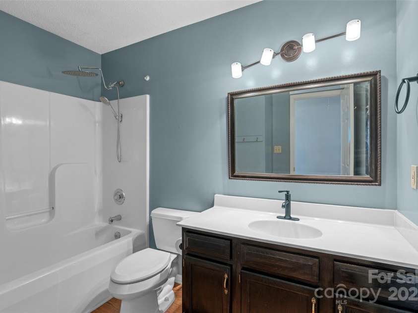 271 Breton Ridge Road, Leicester, NC 28748.  MLS# CAR4284121, YatesRealty ID 4642. Full Guest Bath