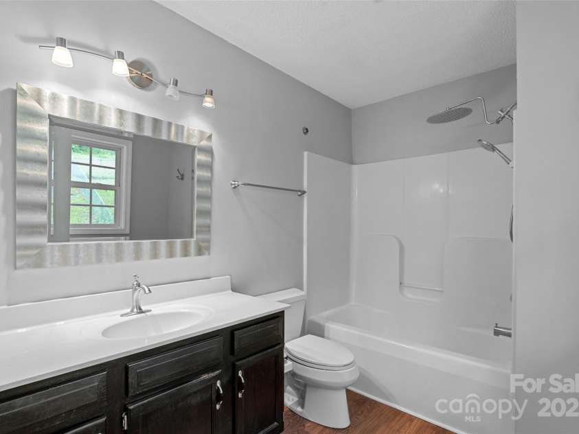271 Breton Ridge Road, Leicester, NC 28748.  MLS# CAR4284121, YatesRealty ID 4642. Primary Ensuite Bathroom