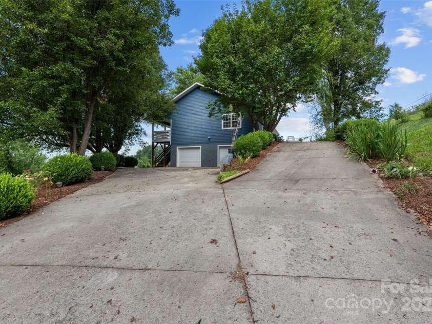 271 Breton Ridge Road, Leicester, NC 28748.  MLS# CAR4284121, YatesRealty ID 4642. Upper and lower level driveway access