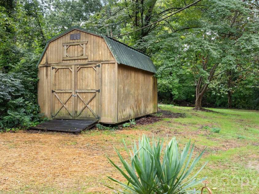 403 Shasta Lane, Lenoir, NC 28645.  MLS# CAR4417518, YatesRealty ID 46420. 