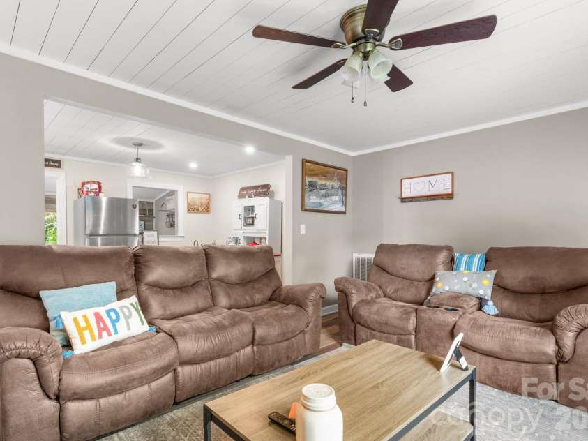 403 Shasta Lane, Lenoir, NC 28645.  MLS# CAR4417518, YatesRealty ID 46420. 