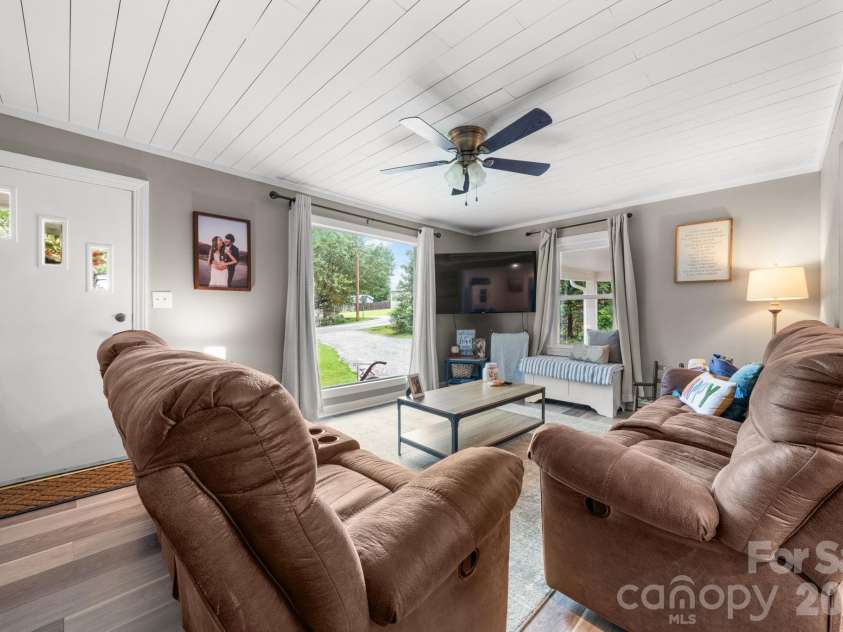 403 Shasta Lane, Lenoir, NC 28645.  MLS# CAR4417518, YatesRealty ID 46420. 