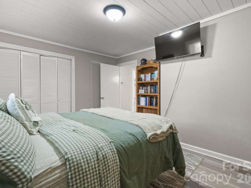 403 Shasta Lane, Lenoir, NC 28645.  MLS# CAR4417518, YatesRealty ID 46420. 