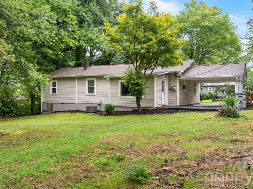 403 Shasta Lane, Lenoir, NC 28645.  MLS# CAR4417518, YatesRealty ID 46420. 