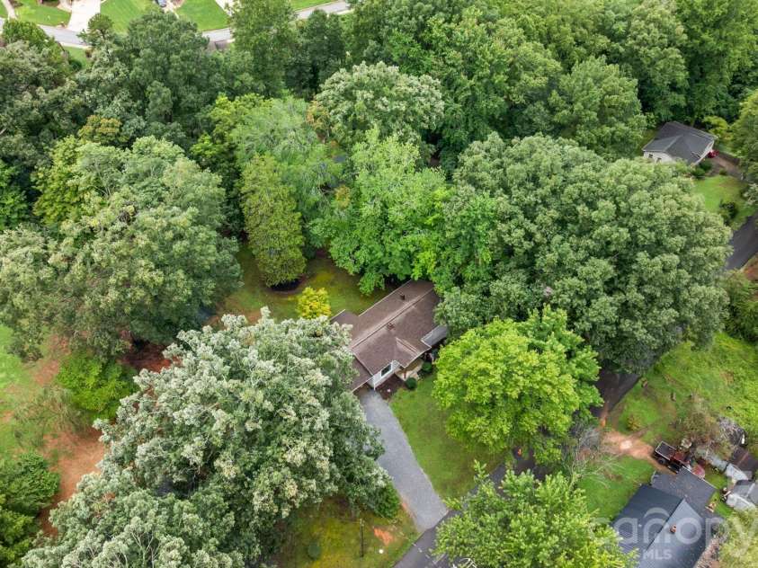 403 Shasta Lane, Lenoir, NC 28645.  MLS# CAR4417518, YatesRealty ID 46420. 