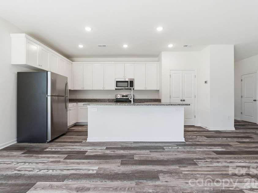 1820 Safriet Road, Statesville, NC 28677.  MLS# CAR4390167, YatesRealty ID 46421. Kitchen