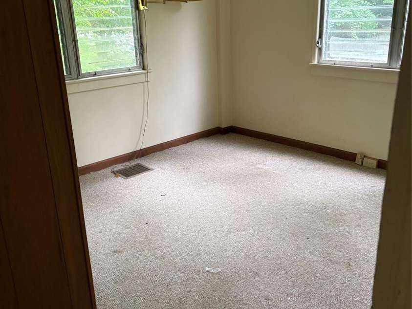912 Halstead Boulevard, Hendersonville, NC 28791.  MLS# CAR4407762, YatesRealty ID 46423. 3rd Bedroom Light with Large Windows