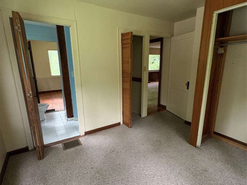 912 Halstead Boulevard, Hendersonville, NC 28791.  MLS# CAR4407762, YatesRealty ID 46423. 3rd Bedroom with Adjoining Bath Between 2 Front Bedrooms