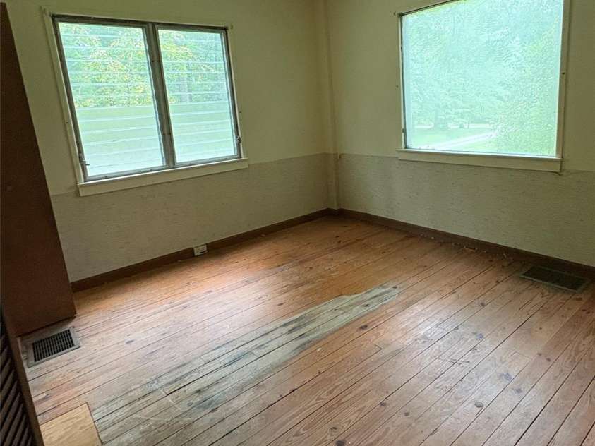 912 Halstead Boulevard, Hendersonville, NC 28791.  MLS# CAR4407762, YatesRealty ID 46423. 