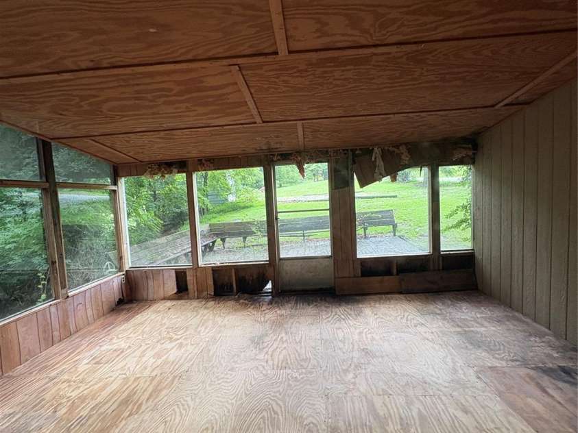 912 Halstead Boulevard, Hendersonville, NC 28791.  MLS# CAR4407762, YatesRealty ID 46423. Sunroom