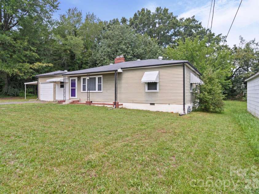 208 Clancy Street, Salisbury, NC 28147.  MLS# CAR4416919, YatesRealty ID 46425. 