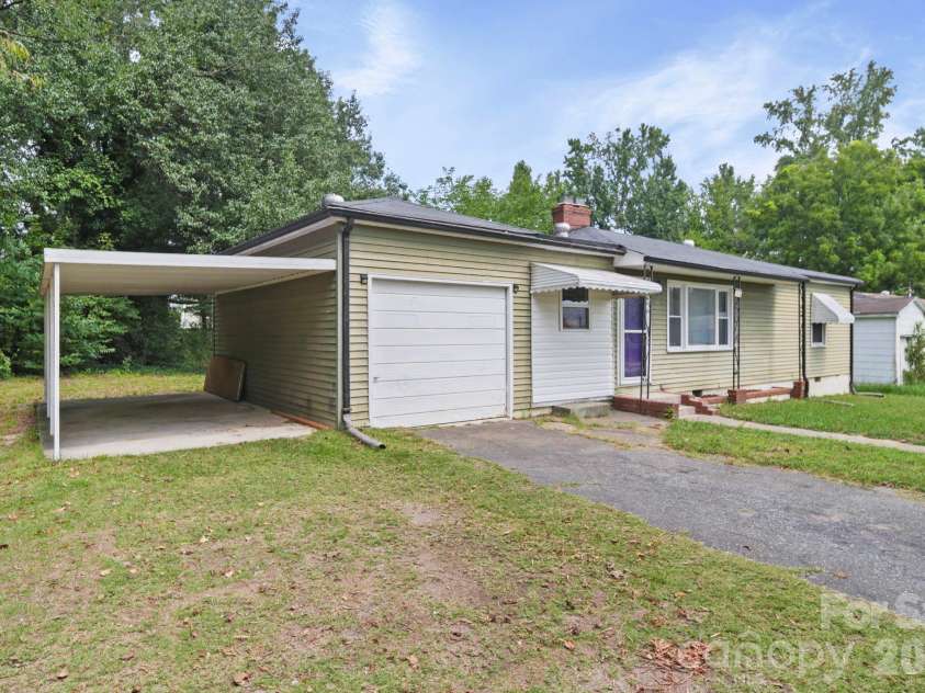 208 Clancy Street, Salisbury, NC 28147.  MLS# CAR4416919, YatesRealty ID 46425. 