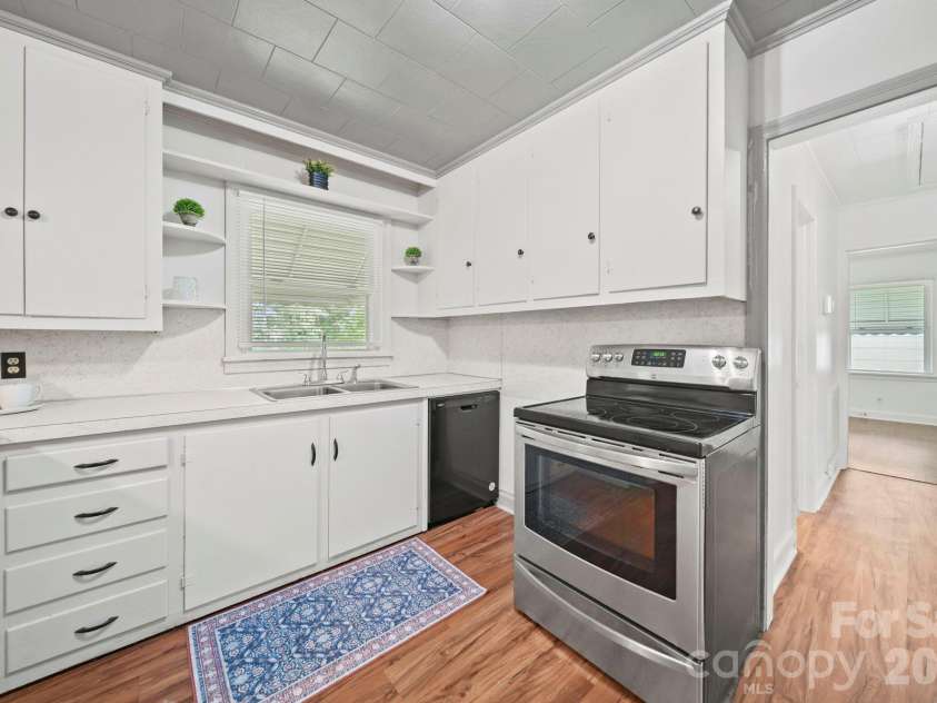 208 Clancy Street, Salisbury, NC 28147.  MLS# CAR4416919, YatesRealty ID 46425. 