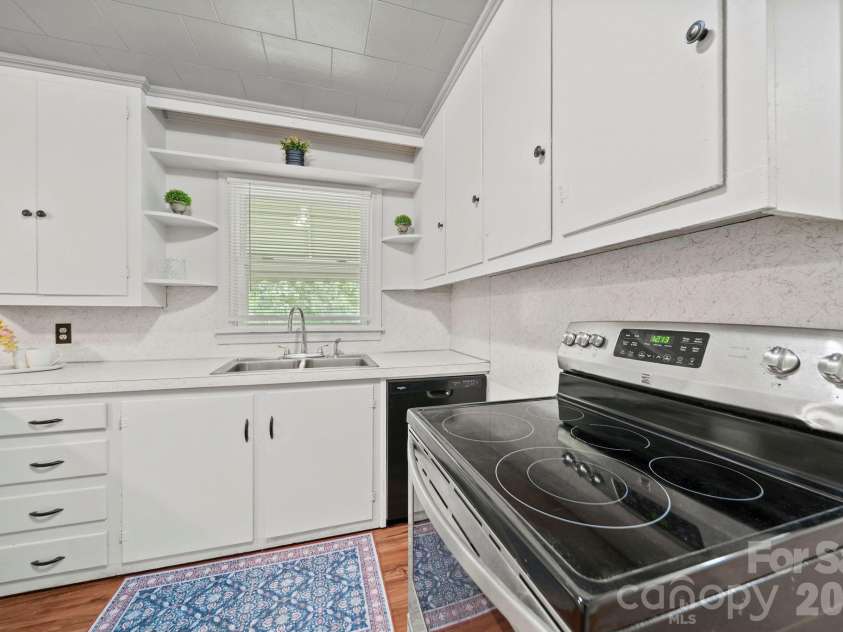 208 Clancy Street, Salisbury, NC 28147.  MLS# CAR4416919, YatesRealty ID 46425. 
