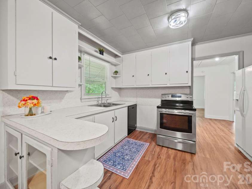 208 Clancy Street, Salisbury, NC 28147.  MLS# CAR4416919, YatesRealty ID 46425. 