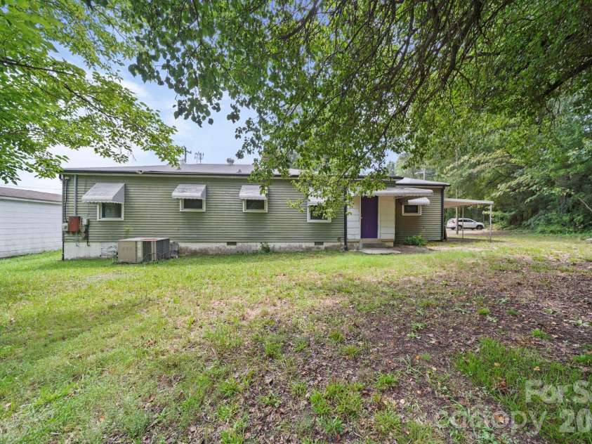 208 Clancy Street, Salisbury, NC 28147.  MLS# CAR4416919, YatesRealty ID 46425. 