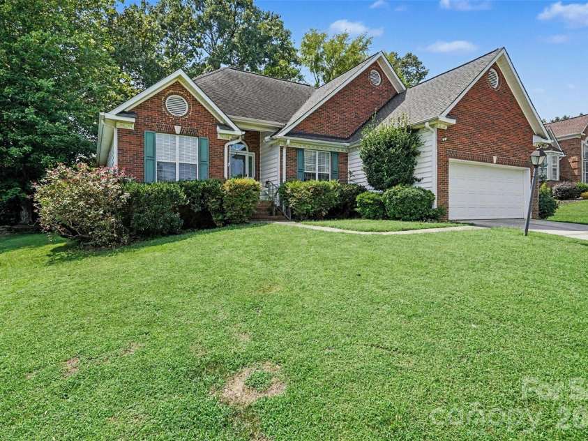8202 Stevens Mill Road, Matthews, NC 28104.  MLS# CAR4417158, YatesRealty ID 46427. 