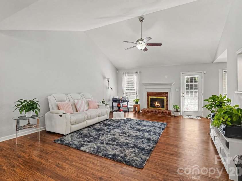 8202 Stevens Mill Road, Matthews, NC 28104.  MLS# CAR4417158, YatesRealty ID 46427. 