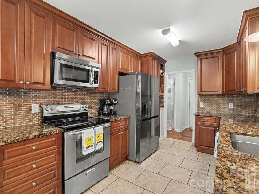 8202 Stevens Mill Road, Matthews, NC 28104.  MLS# CAR4417158, YatesRealty ID 46427. 