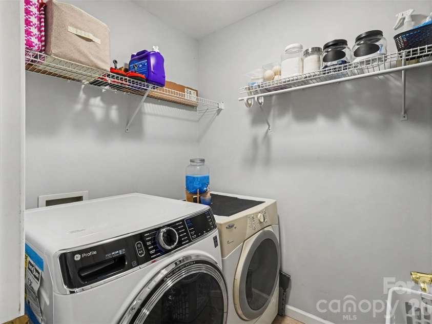8202 Stevens Mill Road, Matthews, NC 28104.  MLS# CAR4417158, YatesRealty ID 46427. 