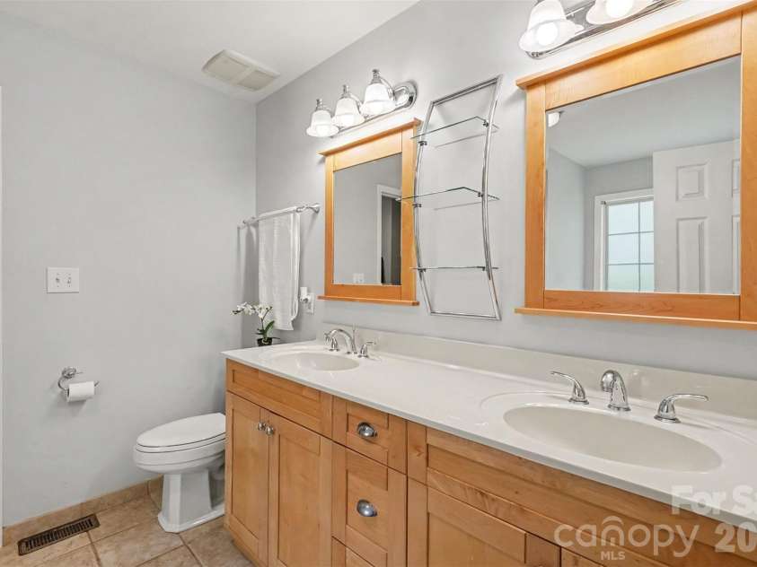 8202 Stevens Mill Road, Matthews, NC 28104.  MLS# CAR4417158, YatesRealty ID 46427. 