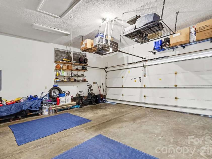 8202 Stevens Mill Road, Matthews, NC 28104.  MLS# CAR4417158, YatesRealty ID 46427. 