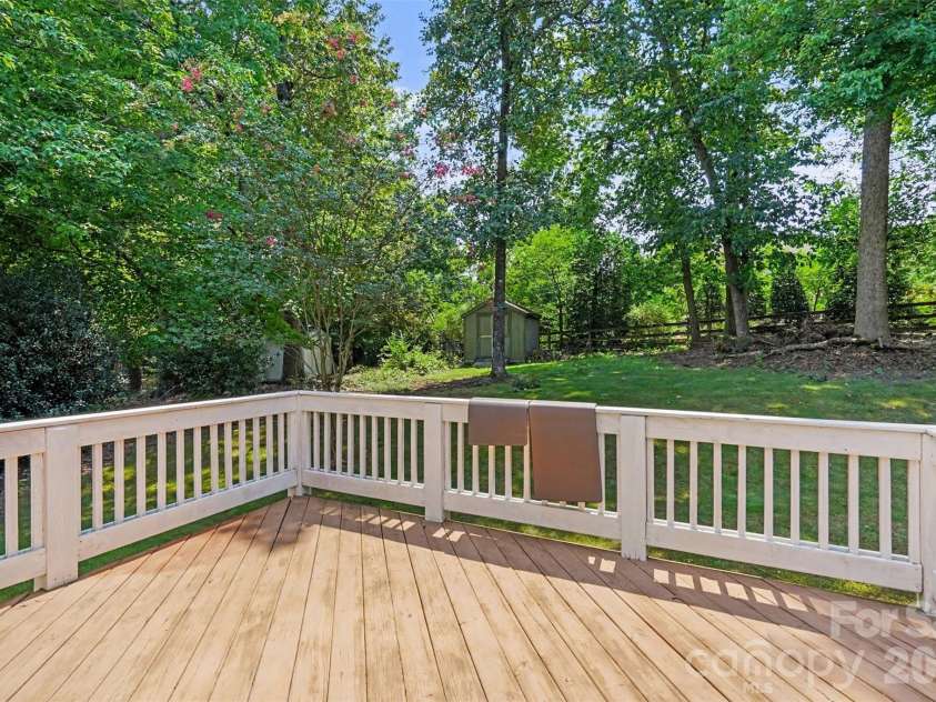 8202 Stevens Mill Road, Matthews, NC 28104.  MLS# CAR4417158, YatesRealty ID 46427. 