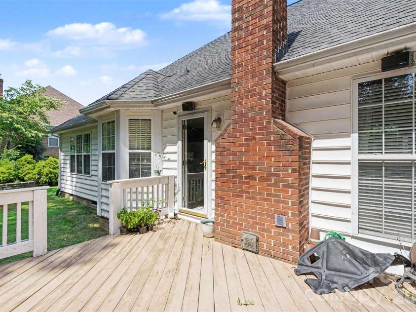 8202 Stevens Mill Road, Matthews, NC 28104.  MLS# CAR4417158, YatesRealty ID 46427. 