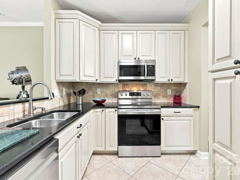 8124 Village Harbor Drive, Cornelius, NC 28031.  MLS# CAR4416771, YatesRealty ID 46428. 