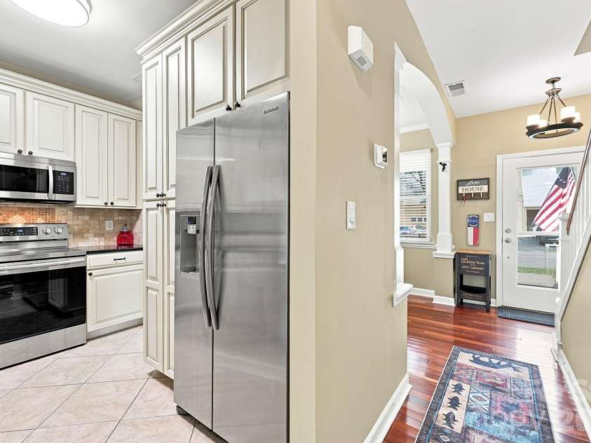 8124 Village Harbor Drive, Cornelius, NC 28031.  MLS# CAR4416771, YatesRealty ID 46428. 