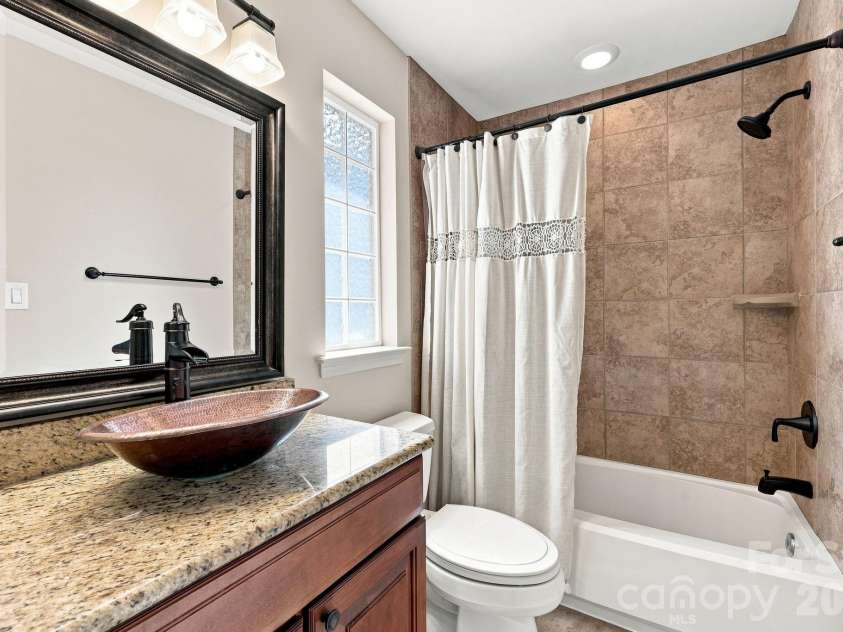 8124 Village Harbor Drive, Cornelius, NC 28031.  MLS# CAR4416771, YatesRealty ID 46428. 