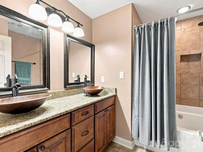 8124 Village Harbor Drive, Cornelius, NC 28031.  MLS# CAR4416771, YatesRealty ID 46428. 