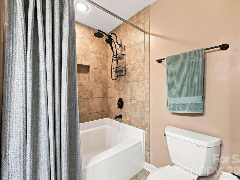 8124 Village Harbor Drive, Cornelius, NC 28031.  MLS# CAR4416771, YatesRealty ID 46428. 
